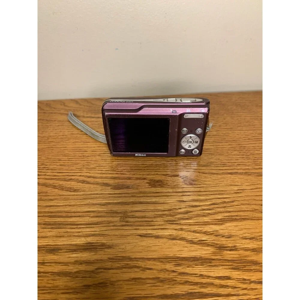Nikon cool pix burgundy maroon digital camera for parts or repair